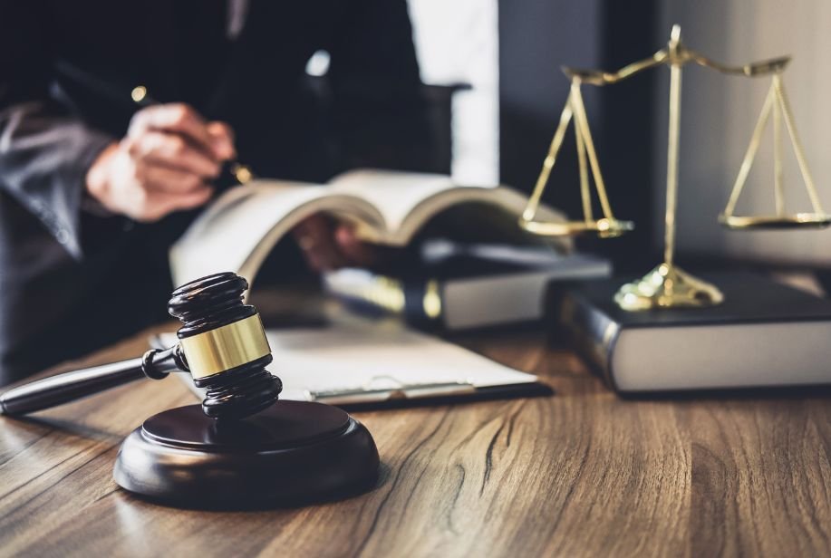 Featured image for “Changing Your Criminal Defence Lawyer: When and How”